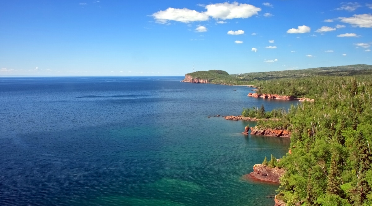 Lake Superior is the largest freshwater lake in the world by surface area and is located on the border between the United States and Canada. It has over 2,700 miles of coastline and is known for its clear waters and rocky cliffs.