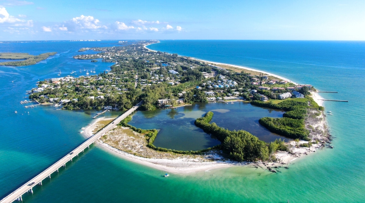 Longboat Key is a beautiful barrier island located off the west coast of Florida, known for its stunning beaches, luxury resorts, and world-class dining. The island has over 12 miles of white sand beaches and crystal clear waters. The island has many first-class restaurants, as well as boutiques and galleries.