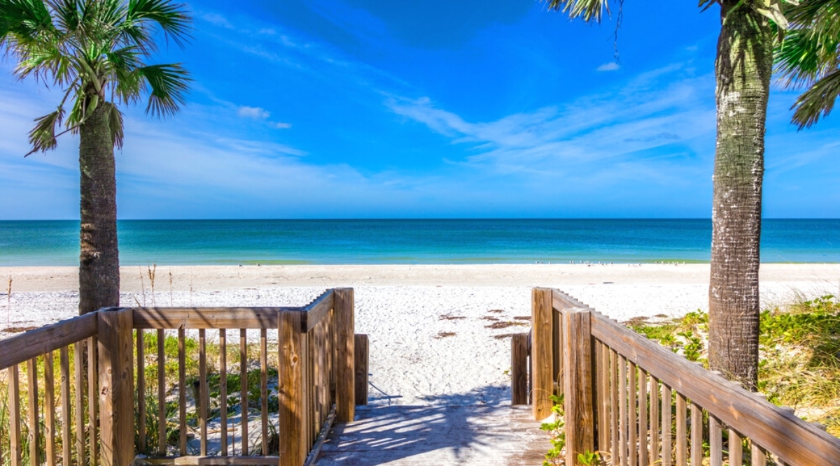Mexico Beach is a charming seaside town on the Florida panhandle. The beach has white sand, crystal clear waters, tall palm trees and a relaxed atmosphere.