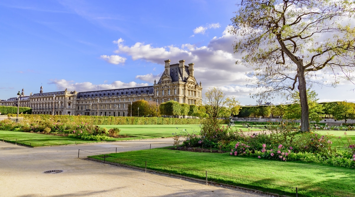 The Jardin des Tuileries is a beautifully landscaped French formal garden. The Jardin des Tuileries itself is adorned with sculptures, fountains, and manicured gardens. The garden also hosts a collection of classical and contemporary sculptures.