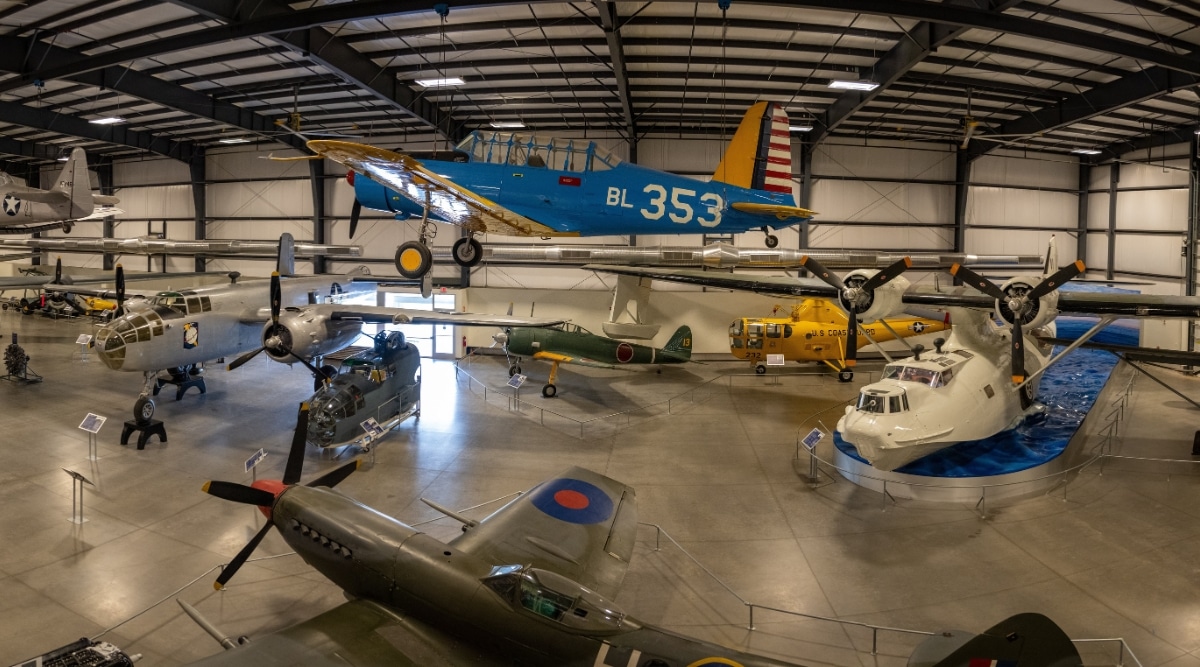 At the Pima Air and Space Museum in Tucson, Arizona, this photo captures the vast aircraft collection housed in the hangar, ranging from vintage classics to cutting-edge modern aircraft. Some of these aircraft are even suspended from the hangar's roof.