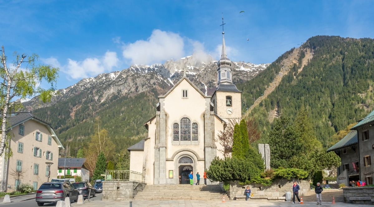 Paroisse Saint Bernard in Chamonix, France. The church stands as a magnificent architectural gem amidst the stunning alpine surroundings. Its facade, adorned with intricate stonework. Majestic mountain peaks rise in the distance.